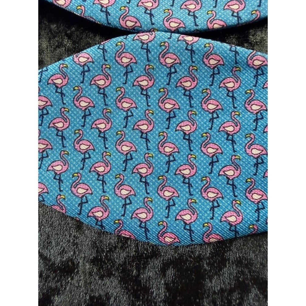 Tommy Hilfiger 100% Silk Bow Tie Blue Pink Flamingo Self Tie Adjustable - Picture 4 of 4
